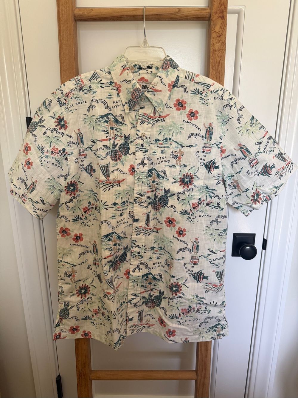 reyn spooner Cream Hawaiian Print Button-Down Shirt with Green & Coral Accents